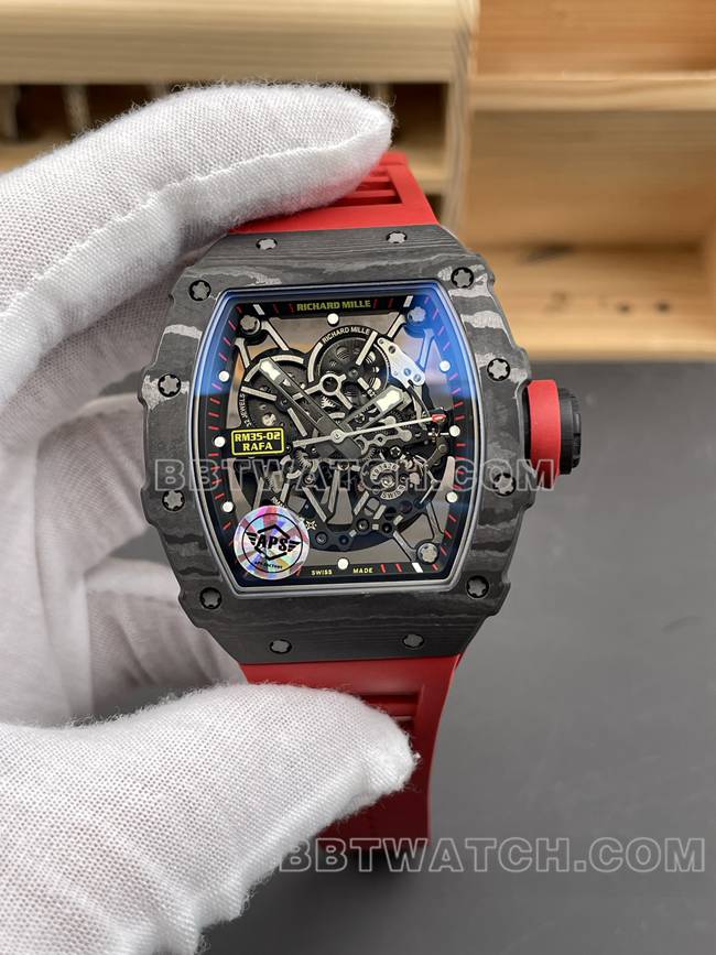 最优复刻手表APS厂理查德米勒碳纤维红圈RM35-02正面实拍图
