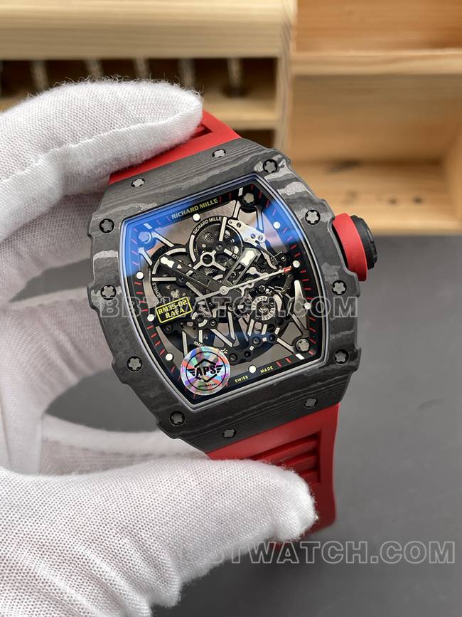 最优复刻手表APS厂理查德米勒碳纤维红圈RM35-02正面实拍图