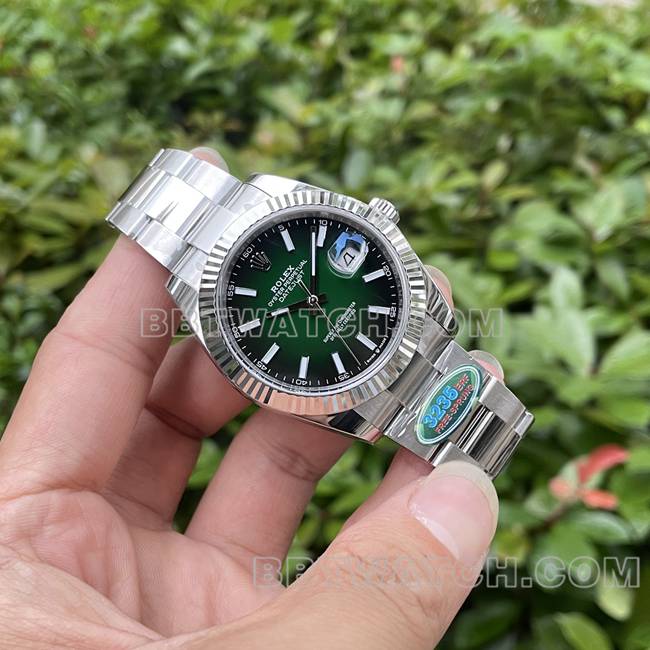 顶级复刻手表日志ERF厂劳力士绿盘3235机械41mm正面实拍图