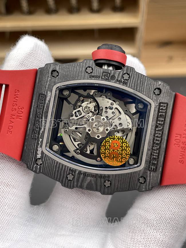 最优复刻手表APS厂理查德米勒碳纤维红圈RM35-02背面实拍图