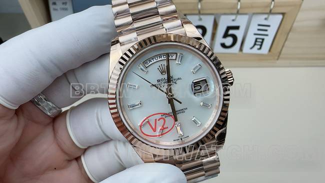 超级克隆手表VS厂劳力士星期日历贝母盘玫瑰金钢带正面实拍图