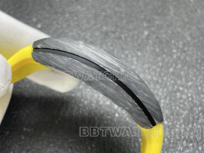 法兰克穆勒顶级复刻手表ABF厂V45黑盘黑壳黄色皮革表带侧面实拍图