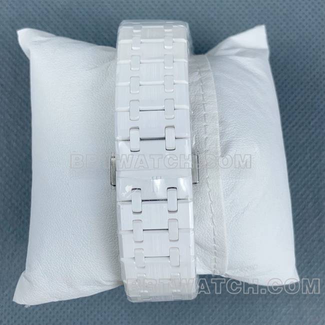 最优复刻手表皇家橡树APS厂爱彼银盘白陶瓷15500表带实拍图