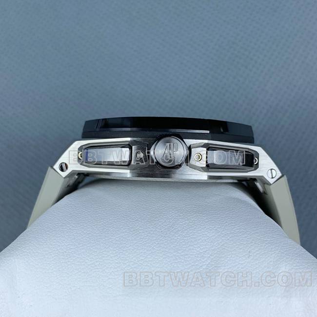 顶级复刻手表APS厂皇家橡树离岸型爱彼浅棕盘26420侧面实拍图