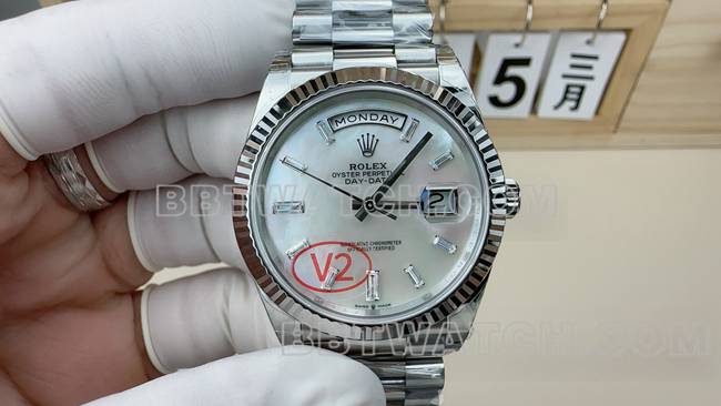 最佳复刻手表VS厂劳力士星期日历贝母盘钢带正面实拍图