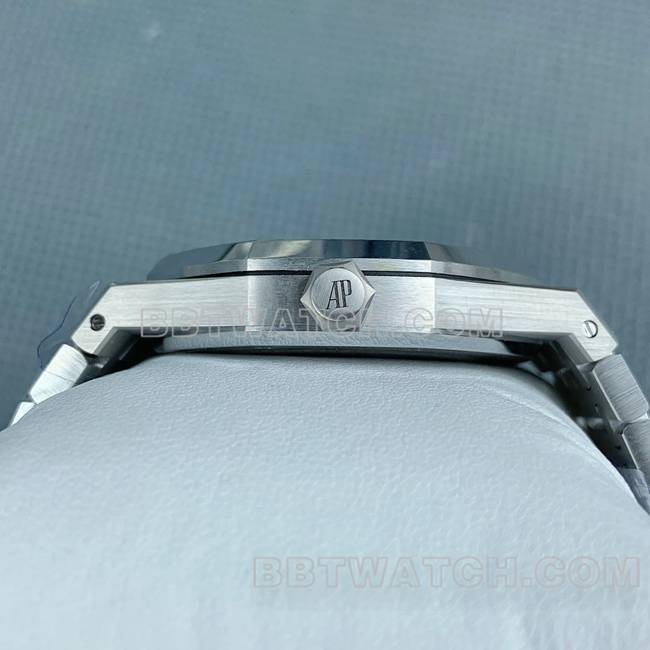 1:1复刻手表皇家橡树APS厂爱彼蓝盘霜金15410侧面实拍图