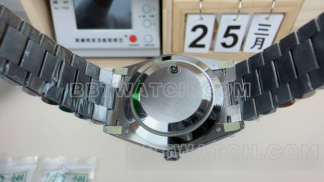 最佳复刻手表VS厂劳力士星期日历贝母盘钢带背面实拍图