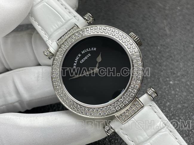 顶级复刻手表法兰克穆勒石英ABF厂黑盘钻圈白色皮革表带正面实拍图