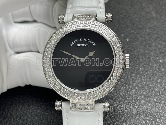 顶级复刻手表法兰克穆勒石英ABF厂黑盘钻圈白色皮革表带正面实拍图