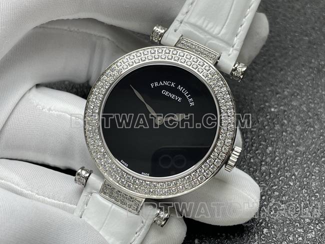 顶级复刻手表法兰克穆勒石英ABF厂黑盘钻圈白色皮革表带正面实拍图
