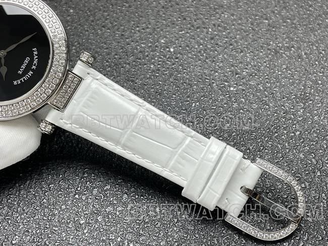 顶级复刻手表法兰克穆勒石英ABF厂黑盘钻圈白色皮革表带表带实拍图