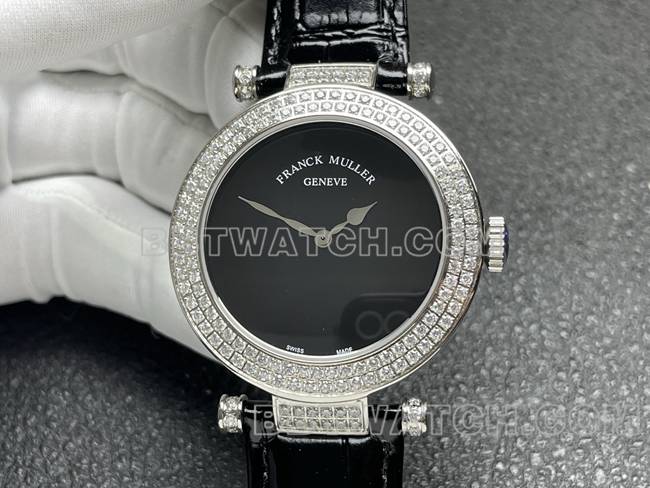 1:1复刻手表法兰克穆勒石英ABF厂黑盘钻圈黑色皮革表带正面实拍图