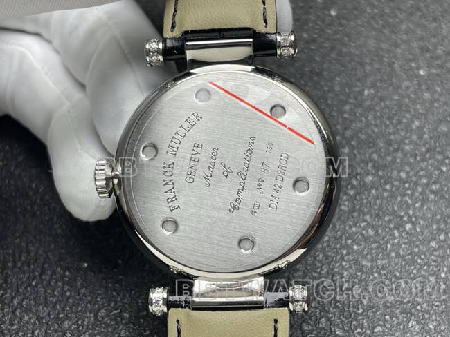 1:1复刻手表法兰克穆勒石英ABF厂黑盘钻圈黑色皮革表带背面实拍图