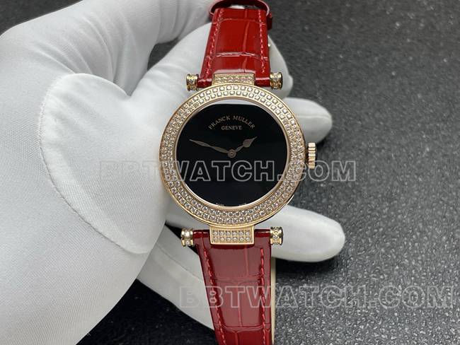 最佳复刻手表法兰克穆勒石英ABF厂黑盘金钻圈红色皮革表带正面实拍图
