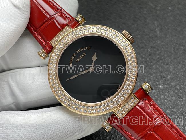最佳复刻手表法兰克穆勒石英ABF厂黑盘金钻圈红色皮革表带正面实拍图
