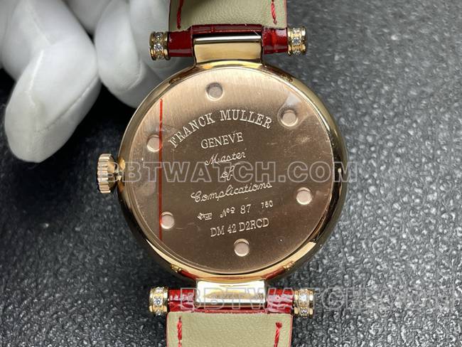 最佳复刻手表法兰克穆勒石英ABF厂黑盘金钻圈红色皮革表带背面实拍图