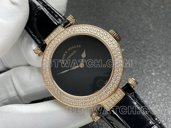 法兰克穆勒顶级复刻手表石英ABF厂黑盘金钻圈黑色皮革表带正面实拍图