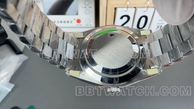 顶级复刻手表劳力士VS厂星期日历黑盘钢带背面实拍图