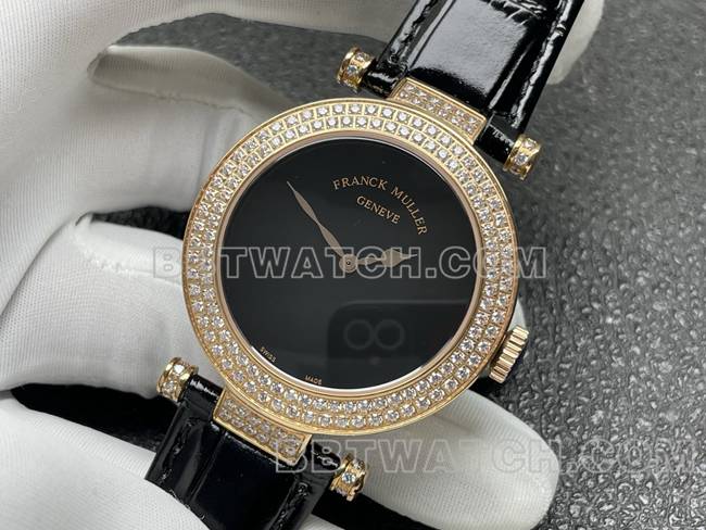 法兰克穆勒顶级复刻手表石英ABF厂黑盘金钻圈黑色皮革表带正面实拍图