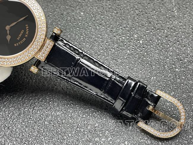 法兰克穆勒顶级复刻手表石英ABF厂黑盘金钻圈黑色皮革表带表带实拍图