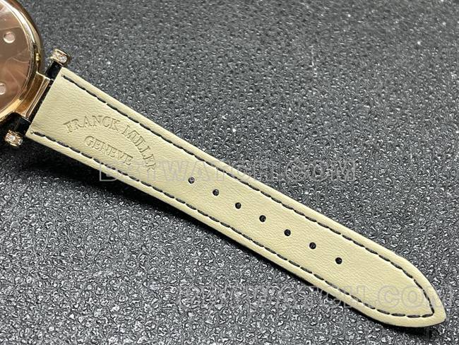 法兰克穆勒顶级复刻手表石英ABF厂黑盘金钻圈黑色皮革表带表带实拍图