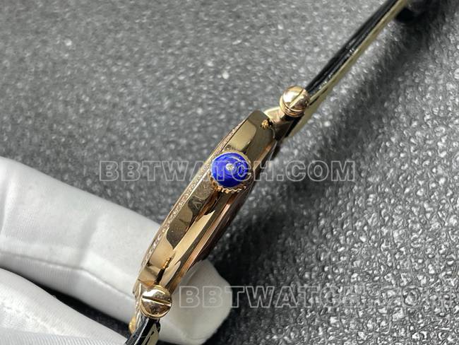 法兰克穆勒顶级复刻手表石英ABF厂黑盘金钻圈黑色皮革表带侧面实拍图