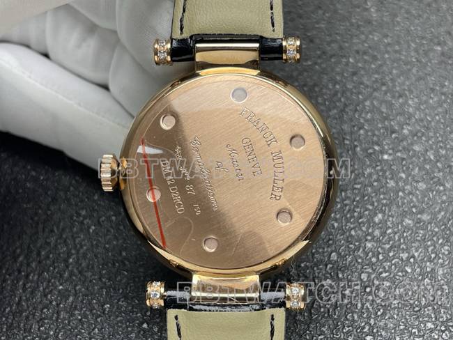 法兰克穆勒顶级复刻手表石英ABF厂黑盘金钻圈黑色皮革表带背面实拍图