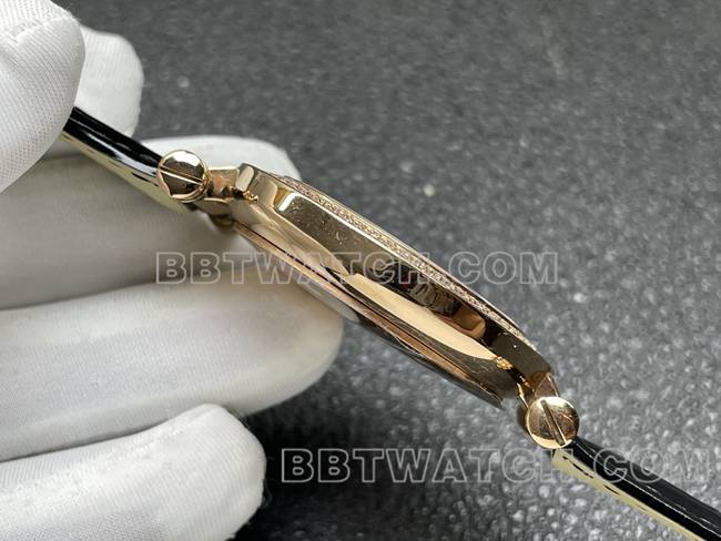 法兰克穆勒顶级复刻手表石英ABF厂黑盘金钻圈黑色皮革表带侧面实拍图