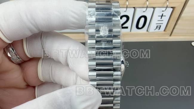 顶级复刻手表劳力士VS厂星期日历黑盘钢带表带实拍图