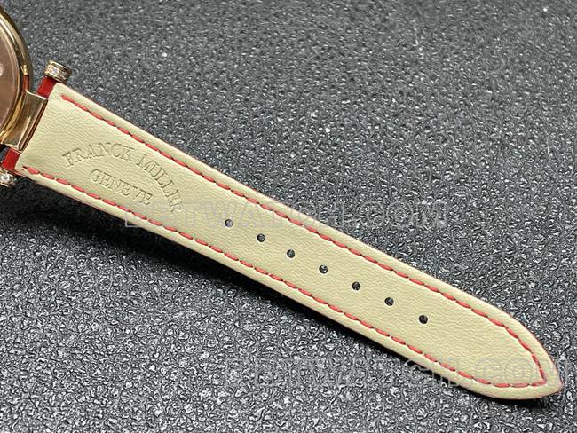 法兰克穆勒最佳复刻手表石英ABF厂钻盘金钻圈红色皮革表带表带实拍图