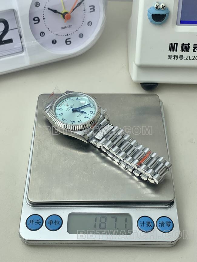 最佳复刻手表QF厂劳力士星期日历冰蓝盘中东时标40mm重量实拍图