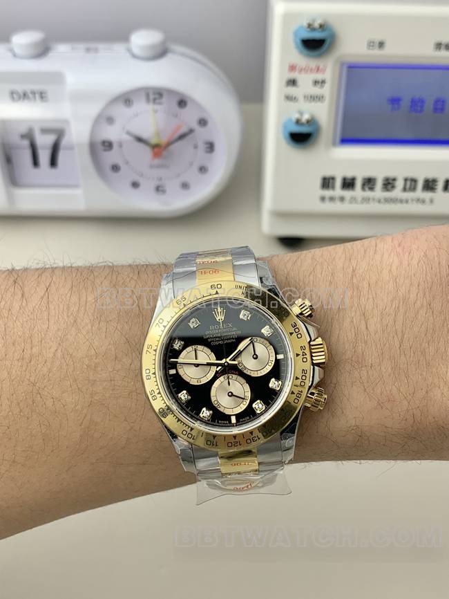 QF厂顶级复刻手表劳力士迪通拿黑盘4131机械间金表带佩戴实拍图