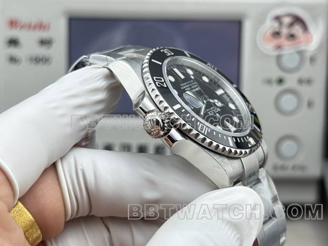WKD厂1:1复刻手表劳力士潜航者41毫米黑盘126610侧面实拍图