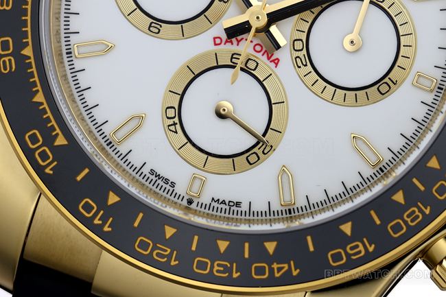 Photos réelles de la face avant de la réplique haut de gamme de la Rolex Daytona à cadran blanc et boîtier en or (référence 4131) de l'usine ZF