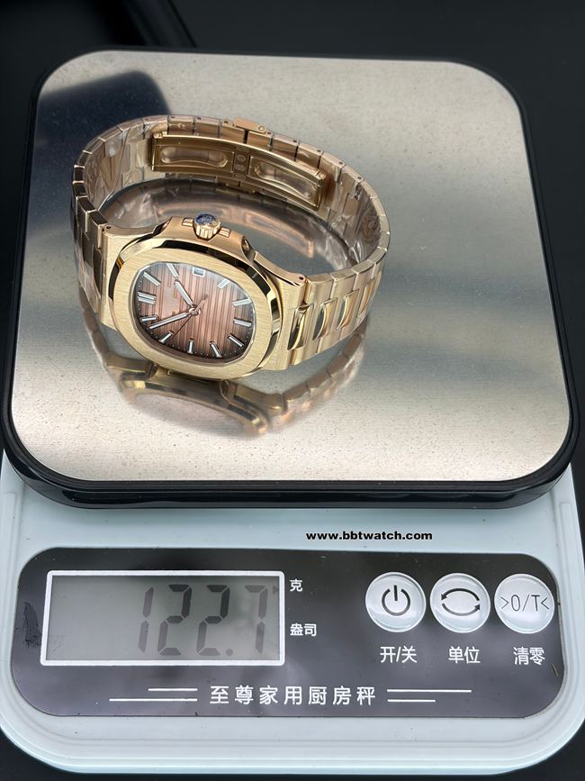 顶级复刻手表3K厂鹦鹉螺百达翡丽深棕色渐变表盘5711重量实拍图