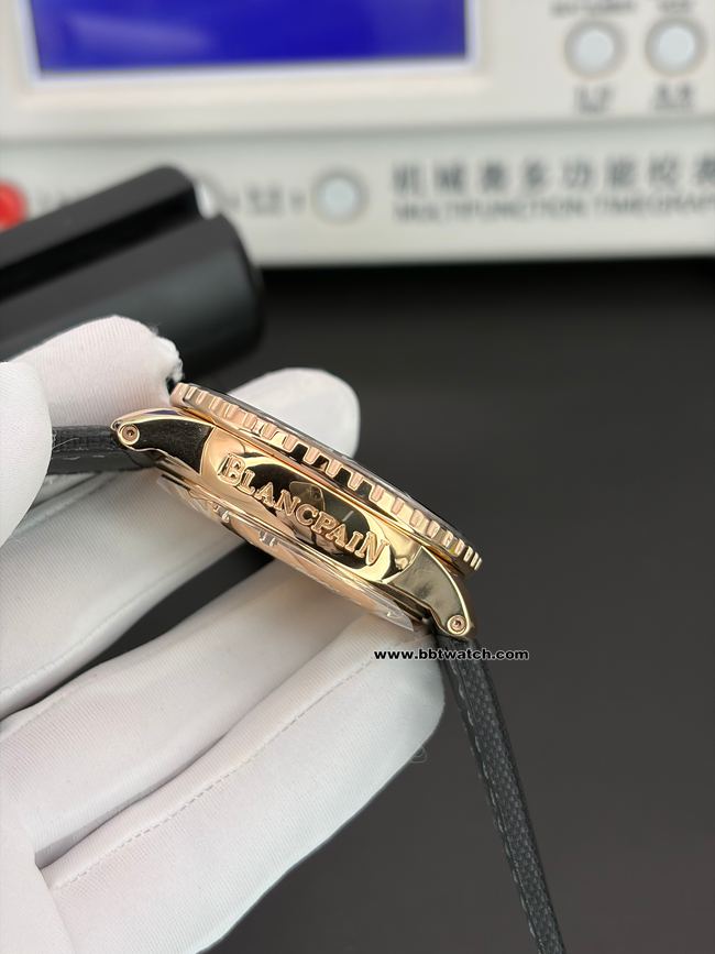 顶级复刻手表ZF厂五十噚宝珀45毫米黑盘5015侧面实拍图