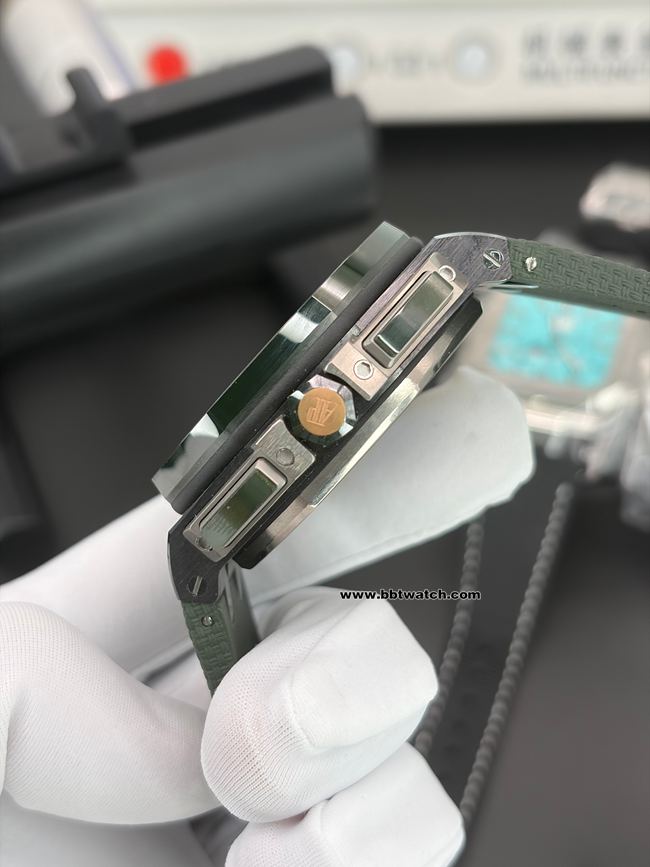 顶级复刻手表APJ厂爱彼皇家橡树离岸型烟熏绿盘26405侧面实拍图