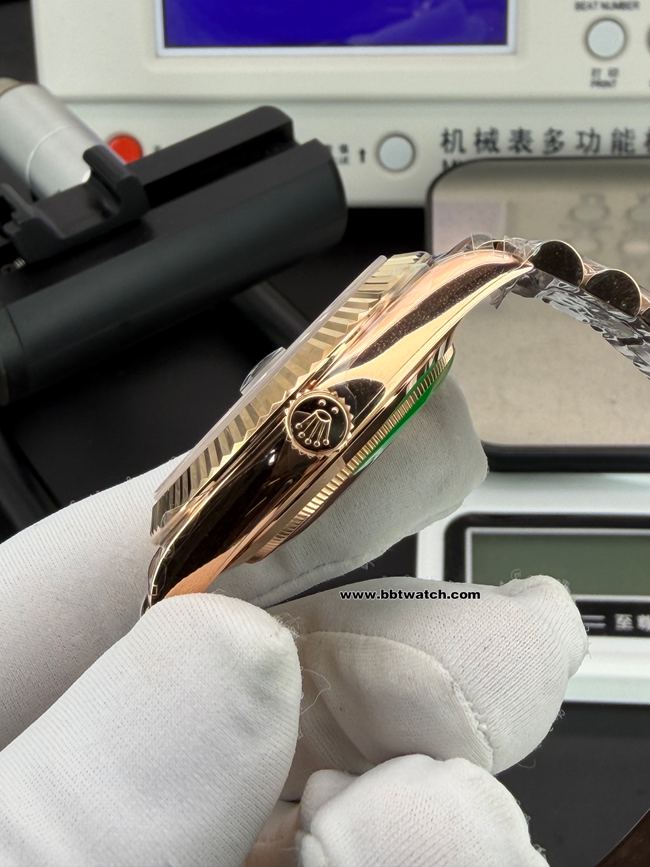 顶级复刻手表RC厂星期日历劳力士渐变石板灰盘228235侧面实拍图