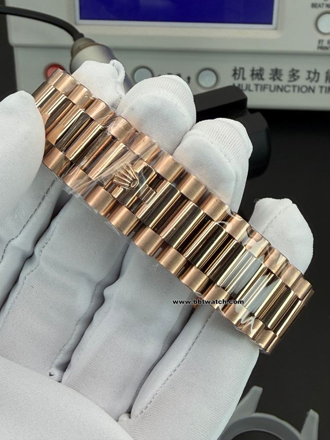 最优复刻手表RC厂星期日历劳力士橄榄绿盘228235表带实拍图