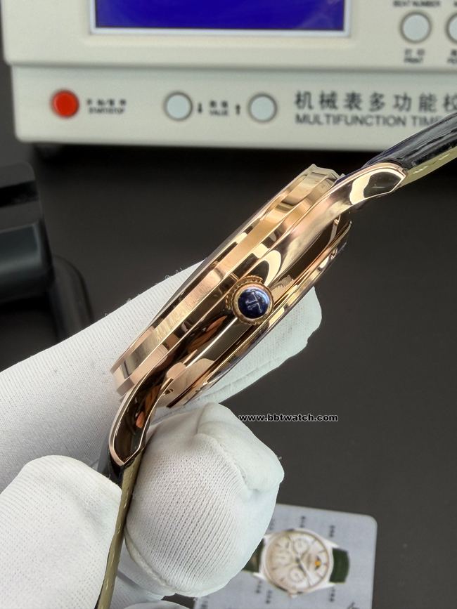 顶级复刻手表VR厂积家超薄大师米色表盘万年历侧面实拍图