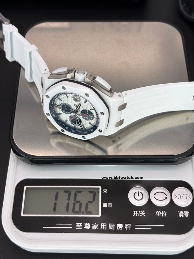 最优复刻手表APJ厂爱彼皇家橡树离岸型白盘26402重量实拍图