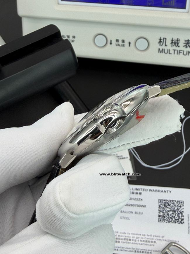 最优复刻手表AF厂蓝气球卡地亚银灰盘42毫米侧面实拍图