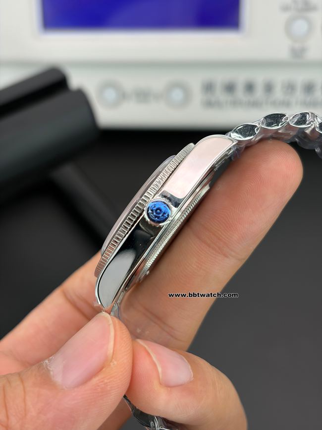 超级克隆手表ZF厂碧湾帝舵黑盘M79000侧面实拍图