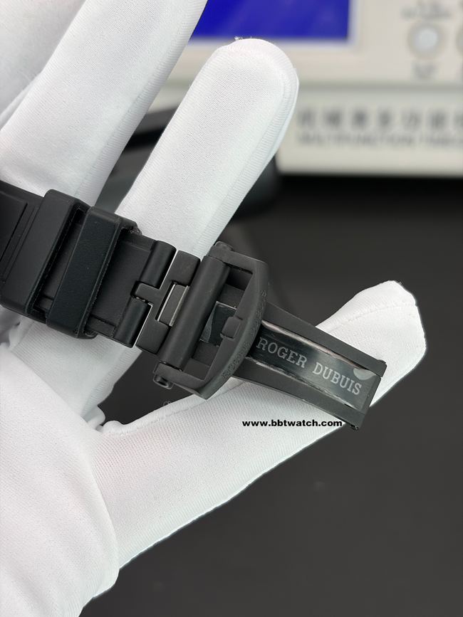 顶级复刻手表BBR厂王者罗杰杜彼镂空盘陀飞轮DBEX0577表扣实拍图
