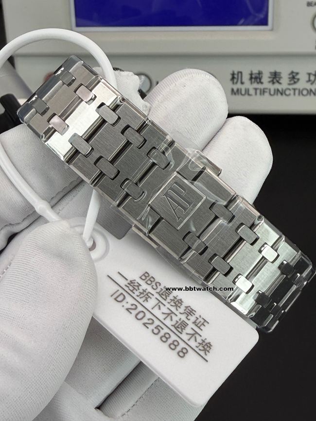 最优复刻手表BBS厂皇家橡树爱彼烟熏酒红盘陀飞轮26730表带实拍图