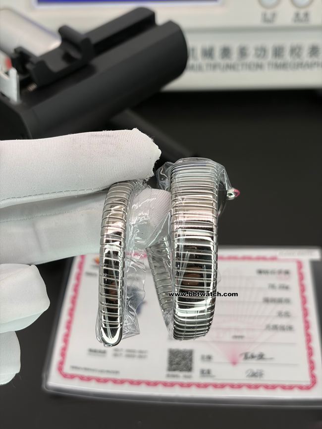 最优复刻手表原单宝格丽SERPENTI黑盘钻圈石英103524表带实拍图