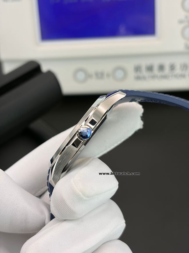 顶级复刻手表BBF厂手雷百达翡丽蓝色渐变表盘5168侧面实拍图