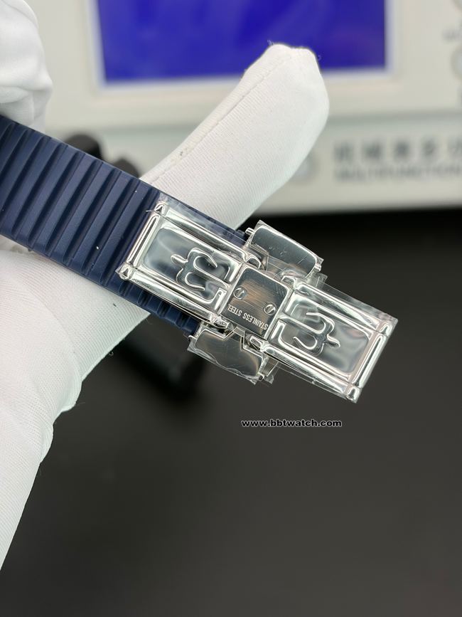 顶级复刻手表BBF厂手雷百达翡丽蓝色渐变表盘5168表扣实拍图