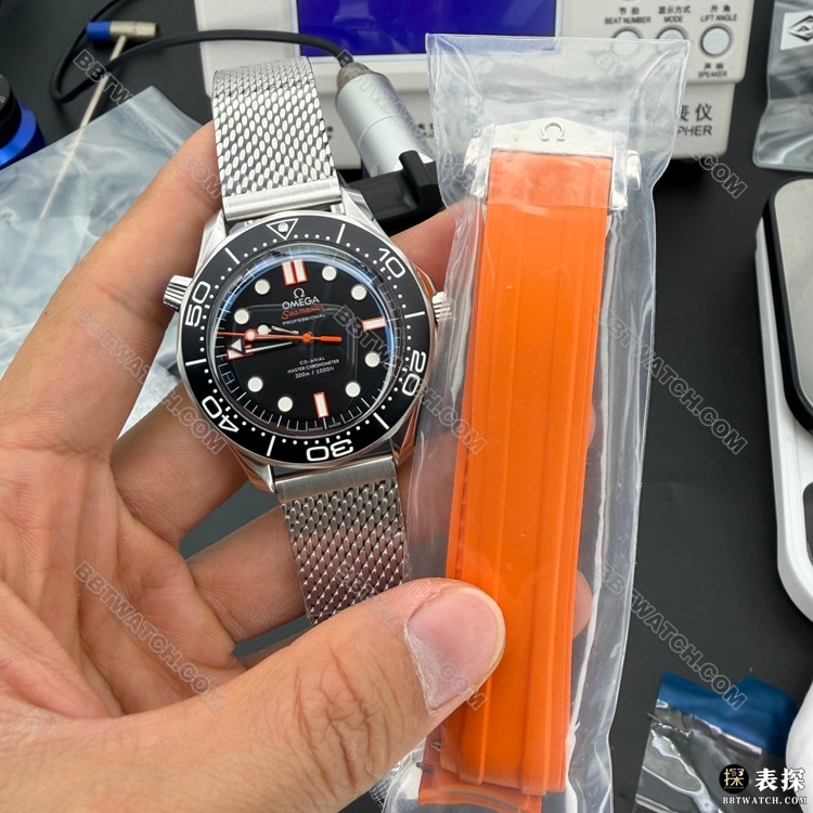 最佳复刻手表VS厂欧米茄海马黑盘300米8806正面实拍图
