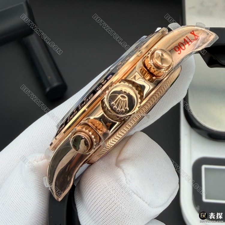 QF厂迪通拿顶级复刻手表劳力士银灰盘玫瑰金4131机械侧面实拍图